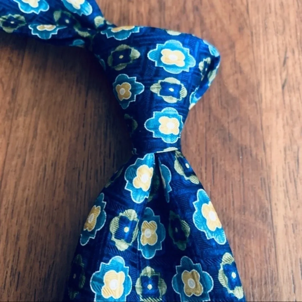 Michelson’s Satin “Seven Fold” Tie